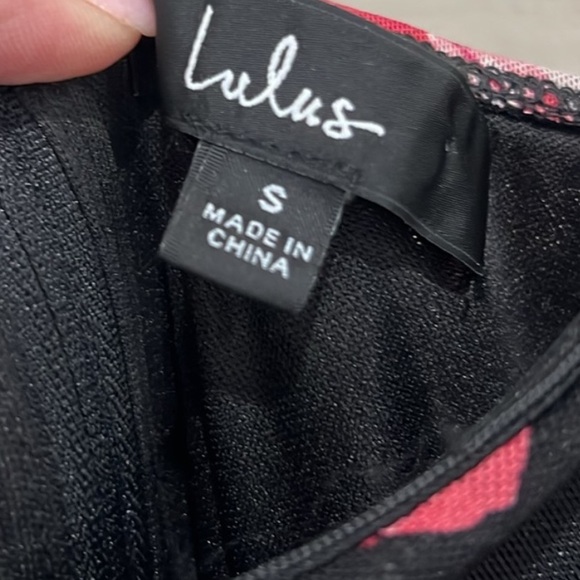 Lulu’s Stun and Only Black Floral print ruched bodycon midi dress. Small - Picture 4 of 6